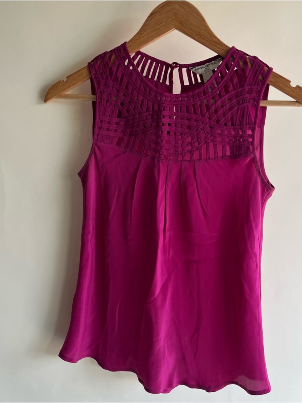 Banana Republic 100% Silk Blouse Sz PXS Petite XS Pink Lattice EUC Women’s Top